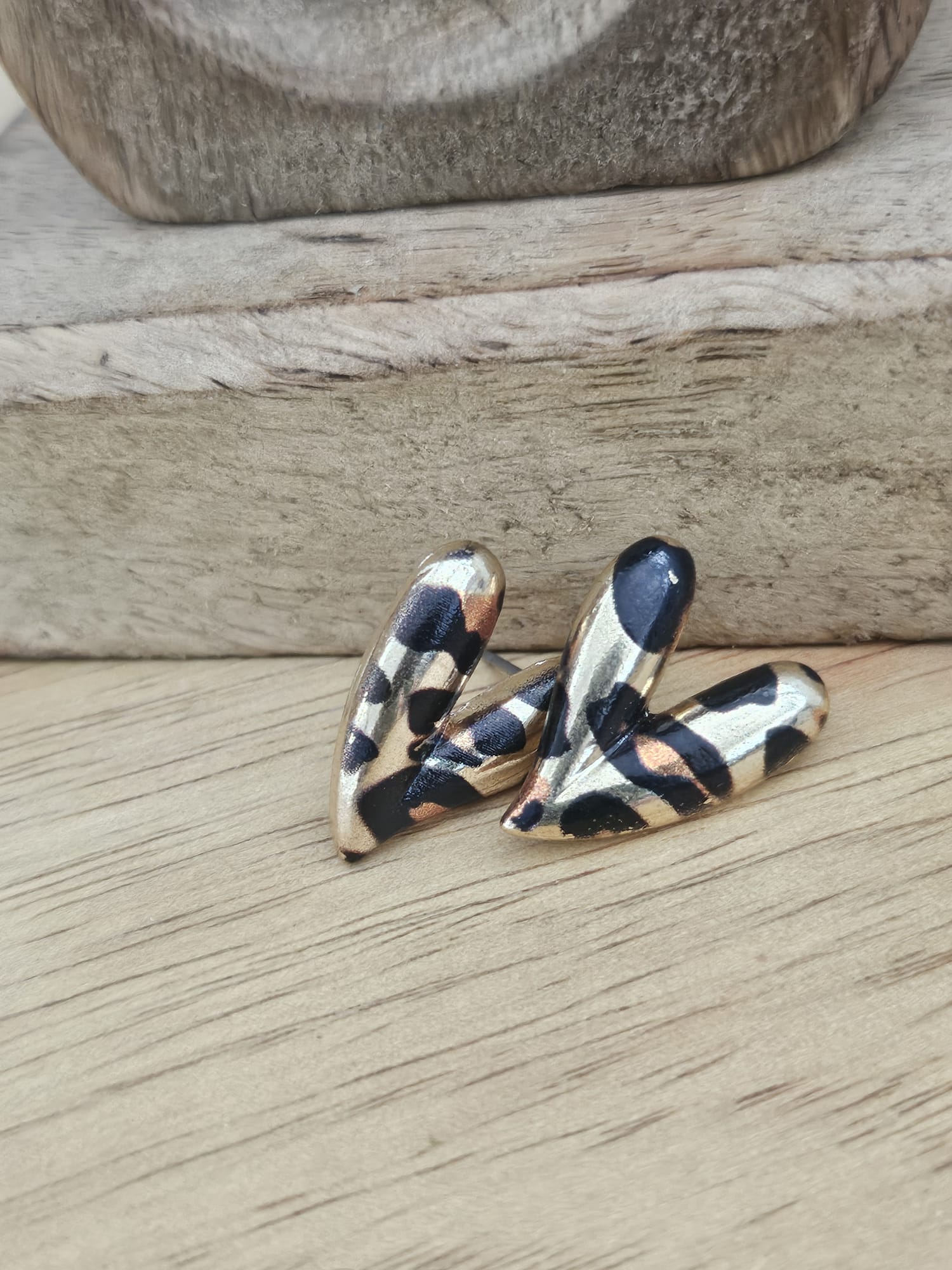 Boucle d’Oreille Cœur Léopard Doré – Image 3