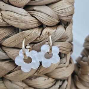Boucle d’Oreille Fleur Nacrée Dorée