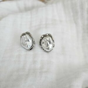 Boucle d’Oreille Effet Nacre Argentée