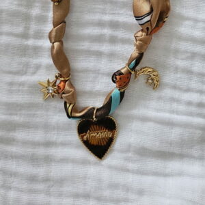 Collier Foulard “Amour” – Style Bohème Chic