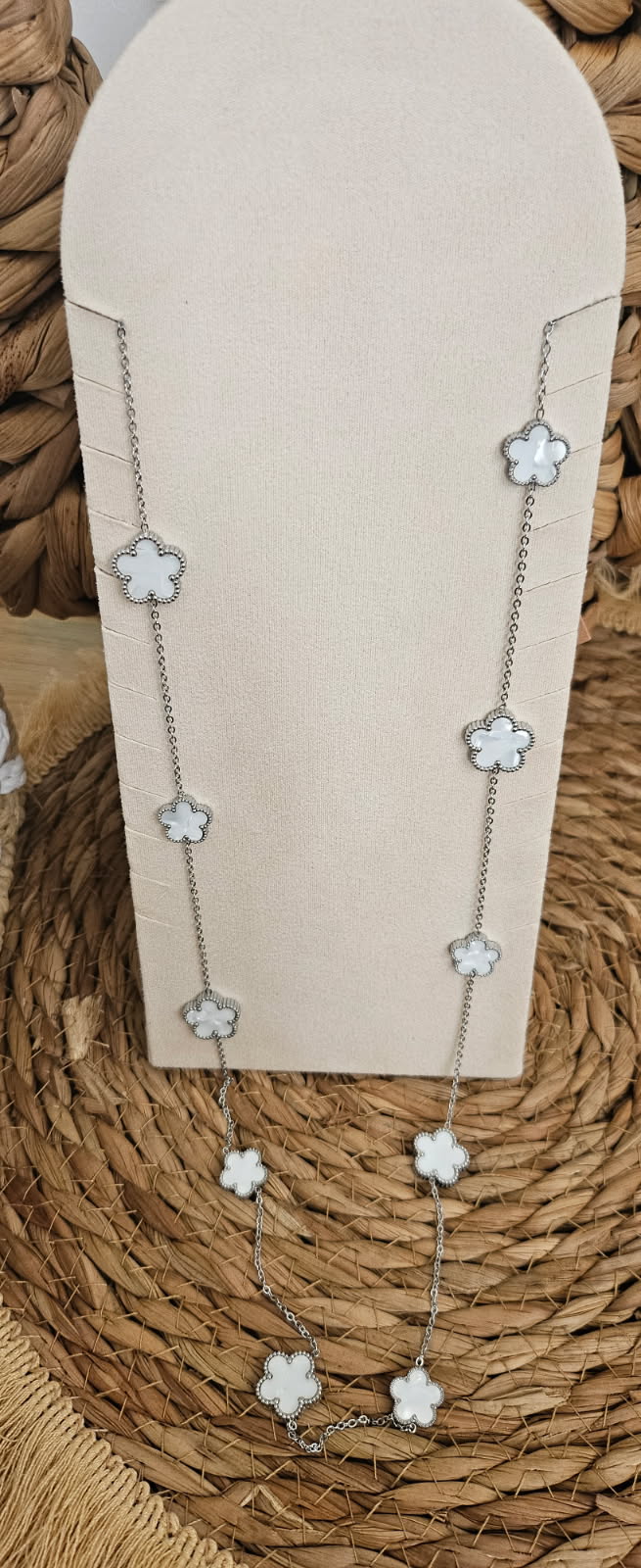 Sautoir “Trèfles Nacrés” – Argenté – Image 2