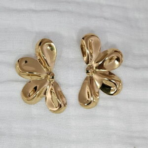 Boucles d’Oreilles “Fleur Élégante” – Doré