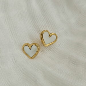 Boucles d’Oreilles “Petit Cœur Doux” – Blanc & Doré